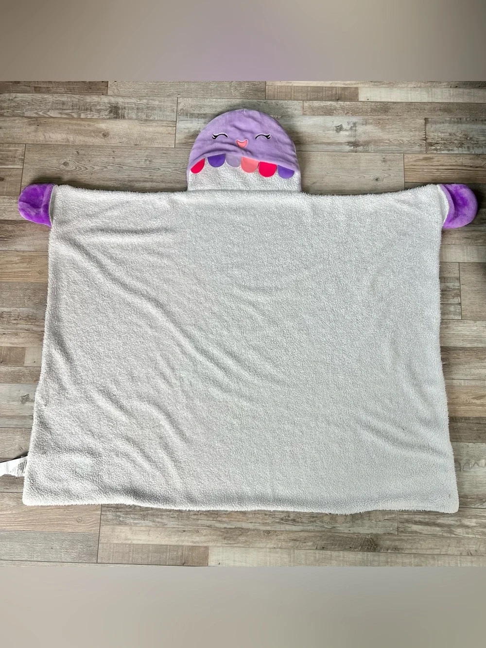 Squishmallows Beula Hooded Throw